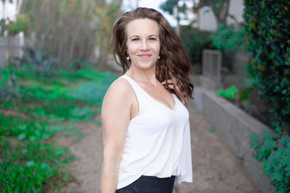 Show #016 – Woman’s Nutrition Coach Erin Burkes Discusses Holistic Living, Lifestyle ‘Diet,’ and Emotional Eating!